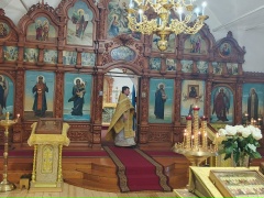 Богослужения в храме продолжаются